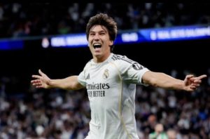 جونزالو جارسيا يكتب التاريخ في الليجا كأصغر لاعب يسجل هاتريك مثالي